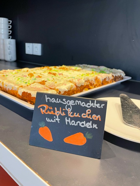 Hausgemachter Rüblikuchen mit Mandel