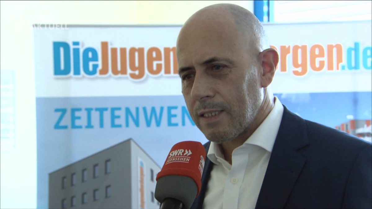 DJH-Vorstandsvorsitzender Jacob Geditz im Interview mit dem SWR Fernsehen