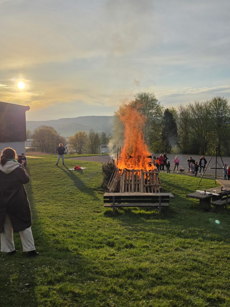 Osterfeuer auf dem Gelände der Jugendherberge Gerolstein 