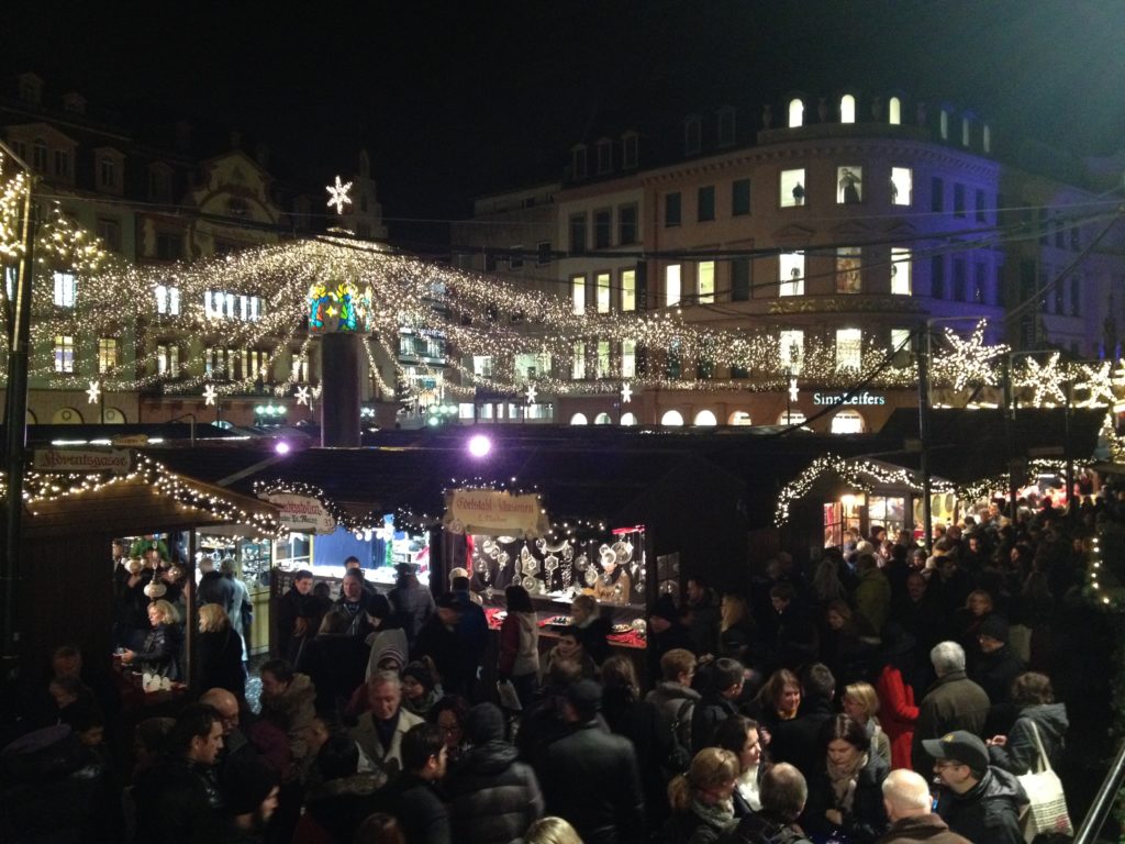 Lichtermeer des Mainzer Weihnachtsmarktes