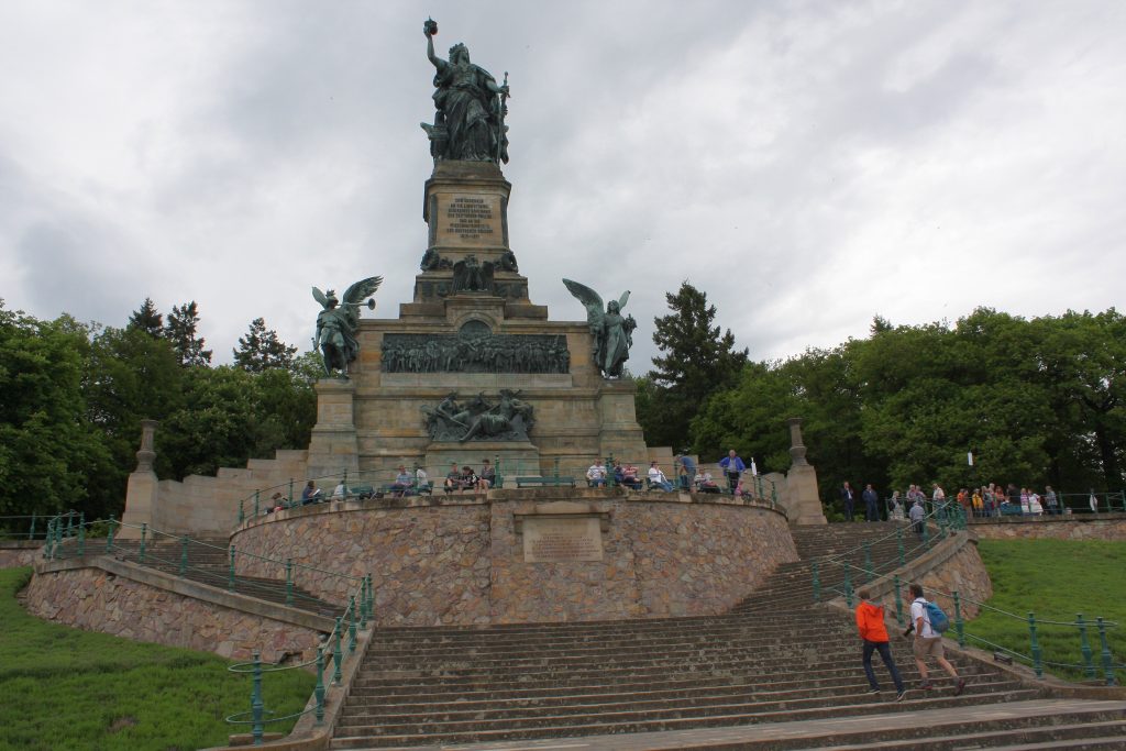 Eine Station des "Ring-Tickets": das berühmte Niederwalddenkmal bei Rüdesheim am Rhein