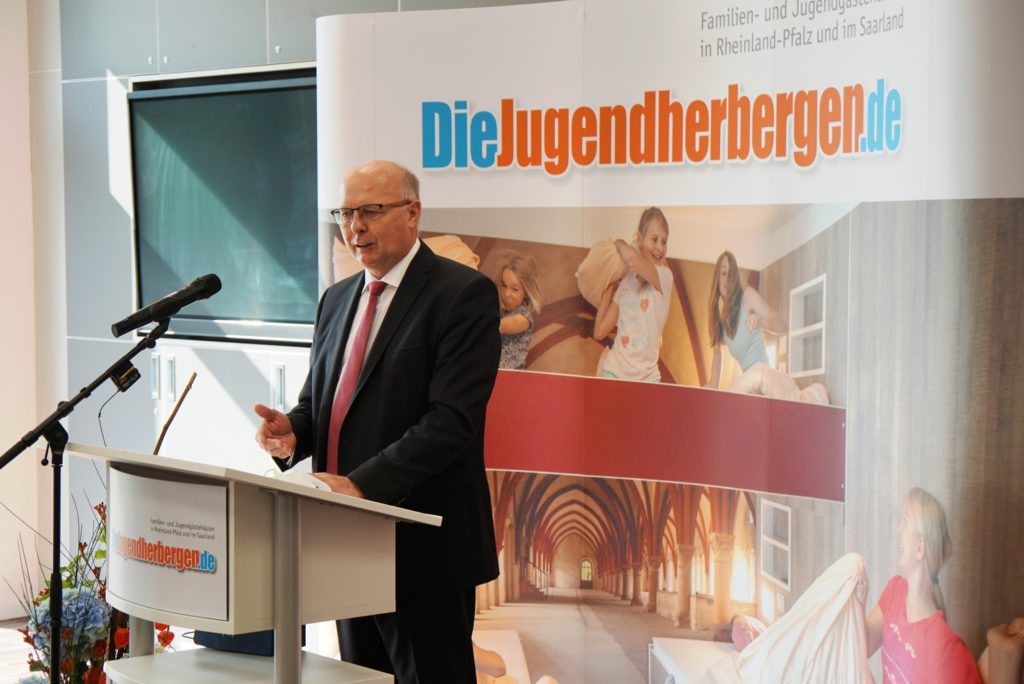 Prof. Dr. Günther Schneider, Präsident des DJH-Hauptverbandes