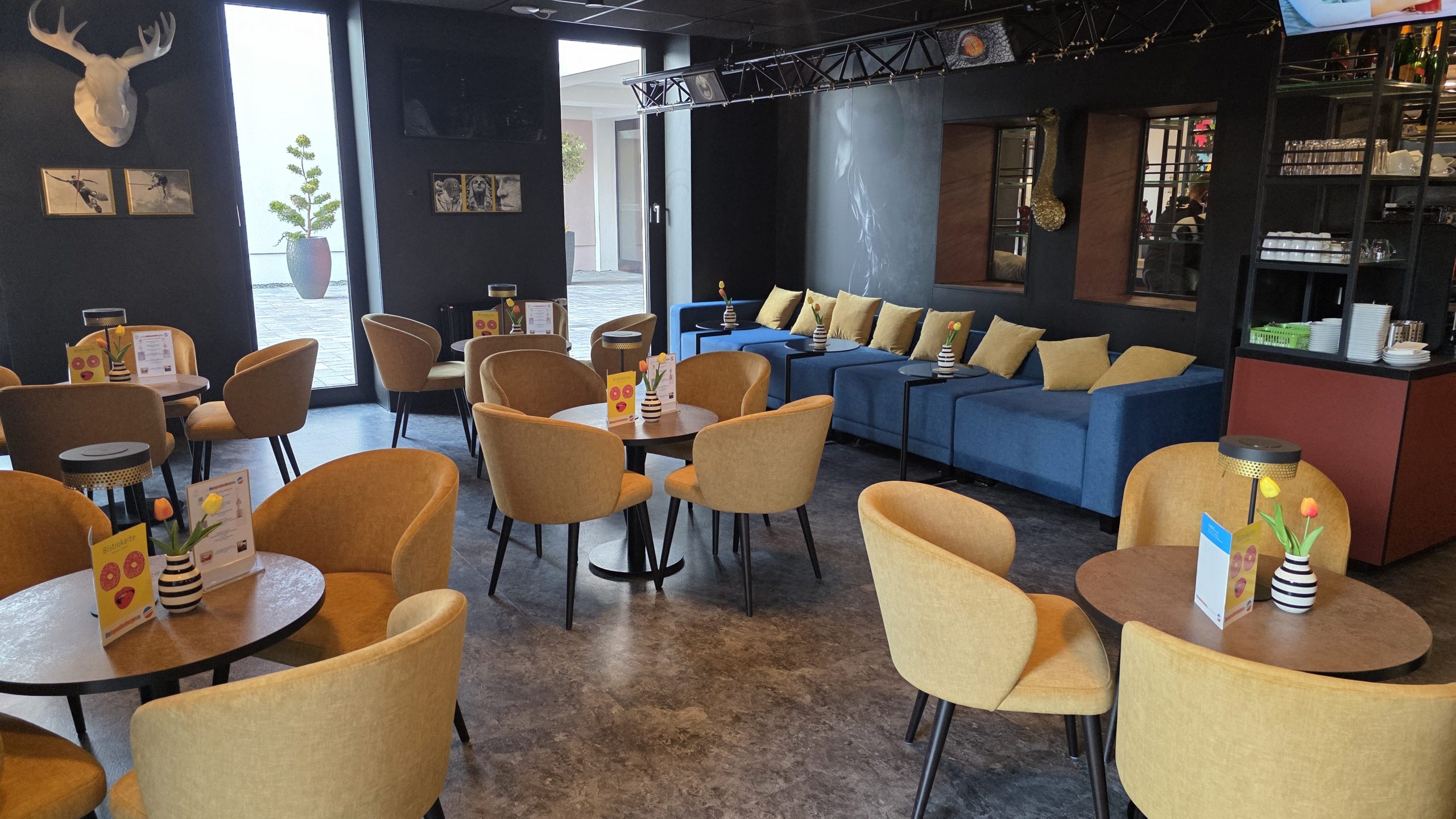Gemütliches Bistro der Jugendherberge Traben-Trarbach