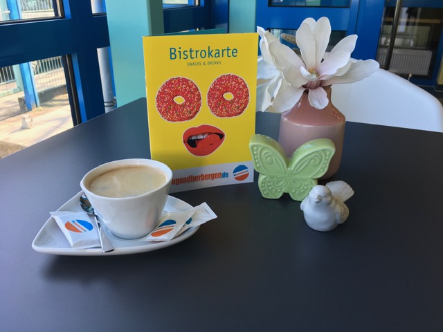 Tasse Kaffee im Bistro